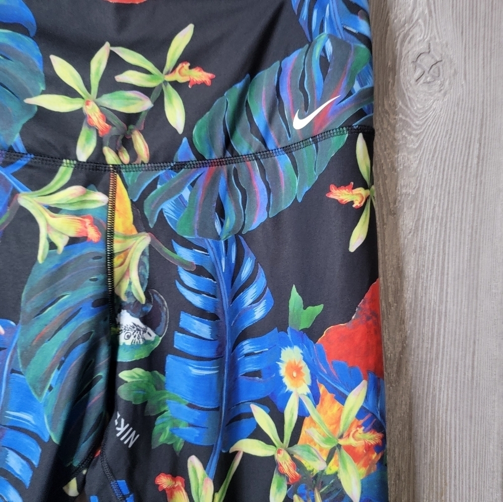 Womens Nike Leggings - Picture 2 of 5